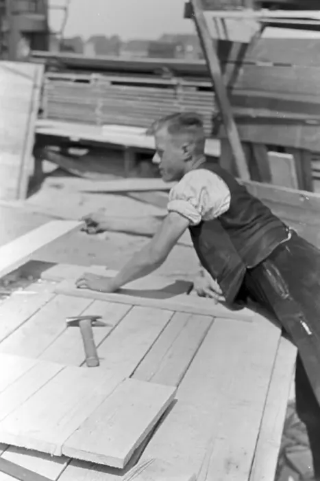 Framed Print : Witten. Handwerker bei der Arbeit, Witten, Deutsches Reich 1930er Jahre Framed Print : Witten. Handwerker bei der Arbeit, Witten, Deutsches Reich 1930er Jahre