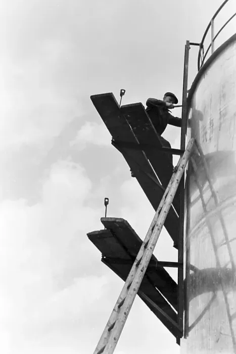 Stampa con cornice : Witten. Artigiano al lavoro a Witten nel corso degli anni '30 del XX secolo in Germania Stampa con cornice : Witten. Artigiano al lavoro a Witten nel corso degli anni '30 del XX secolo in Germania