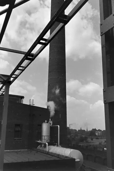 Framed Print : Witten. Eine Fabrik in Witten, Deutsches Reich 1930er Jahre Framed Print : Witten. Eine Fabrik in Witten, Deutsches Reich 1930er Jahre