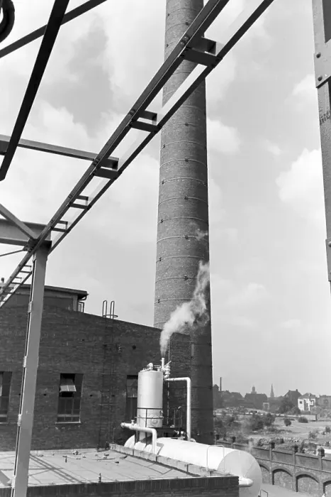 Impresión enmarcada : Witten. Una fábrica en Witten, Alemania década de los años treinta Impresión enmarcada : Witten. Una fábrica en Witten, Alemania década de los años treinta