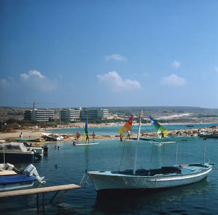 Impression encadrée : Zypern. Une voyage à Agia Napa en Chypre aux années 80 Impression encadrée : Zypern. Une voyage à Agia Napa en Chypre aux années 80