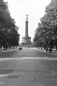 Allee Prints: Berlin