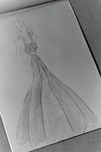 Una moda per un abito da sera del fashion designer berlinese Hilda Romatzki; Germania ca. 1939