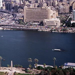 Blick vom Kairo Turm auf der Nilinsel Gezira in Richtung Osten auf das ehemalige Hauptgebäuder der Arabischen Liga