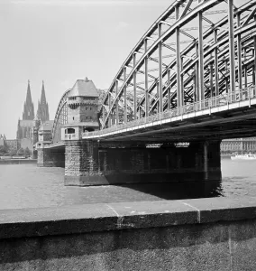 Gotteshaus Drucke: Köln
