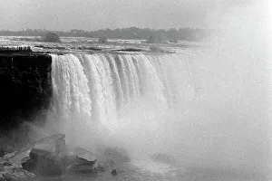 Canadian Falls Prints: An den Niagarafällen