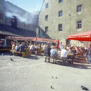 Deutschland, Regensburg, Regensburg, Historische Wurstküche, Fest im Freien