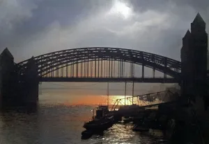 Eisenbahnbrucke Prints: Köln