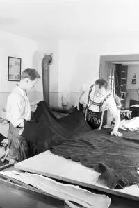 Les cuirs-hosen, costumes de la région de Tolz
