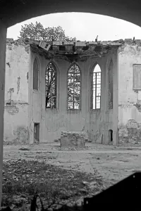 Fenster Imprime: Kirchengebäude in Lebus