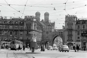 Frauenkirche Imprime: Historische Gebäude und Sehenswürdigkeiten in der Münchener Altstadt