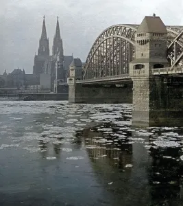 Rechtsrheinisch Prints: Köln