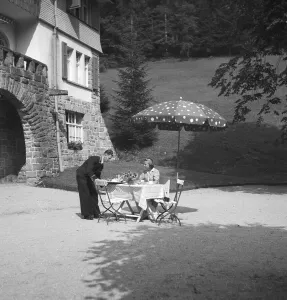Kurhotel Stampe: Evelyn von Schoening in der Kur im Schwarzwald