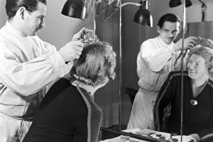 Una donna in un programma televisivo tedesco degli anni 30.