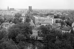 Vista desde la campanario de la Iglesia de Santa Gertraud hacia Frankfurt del Oder, Alemania 1949.