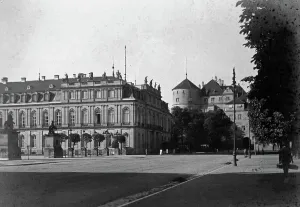 Prints of Ferienfahrt durch fränkische Städte in den 1920er Jahren, hier: altes und neues Schloss in Stuttgart. Holiday trip through Franconian towns in the 1920s, here: old and new castle in Stuttgart Jakob Volk Prints: Fränkische Städte