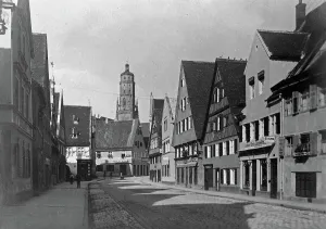 Prints of Ferienfahrt durch fränkische Städte in den 1920er Jahren, hier: die Schrammenstrasse in Nördlingen. Holiday trip through Franconian towns in the 1920s, here: the Schrammenstrasse in Nördlingen Jakob Volk Prints: Fränkische Städte
