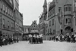 Prints of Ferienfahrt durch fränkische Städte in den 1920er Jahren, hier: Tanz auf dem Markt in Nördlingen. Holiday trip through Franconian towns in the 1920s, here: Dance at the market in Nördlingen Jakob Volk Prints: Fränkische Städte