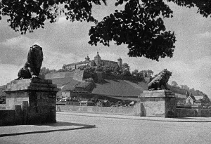 Prints of Ferienfahrt durch fränkische Städte in den 1920er Jahren, hier: die Burg über Würzburg. Holiday trip through Franconian towns in the 1920s, here: the castle over Würzburg Jakob Volk Prints: Fränkische Städte
