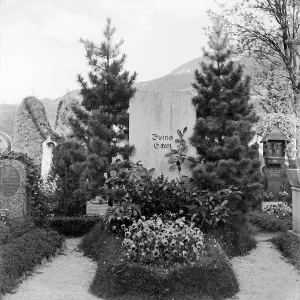 Oberbayern Prints: Grab Dietrich Eckart