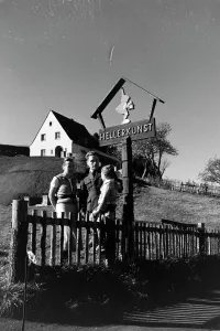 Marchenfigur Impressions: Heller Kunst, Eifel