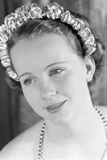 Retrato de la princesa del carnaval en Mainz, 1938, con motivo del centenario de la asociación principal local del carnaval en casa en Nieder-Olm.