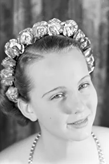 Retrato de la princesa del carnaval en Mainz 1938, con motivo del centenario de la asociación local principal de carnaval, en casa en Nieder-Olm.