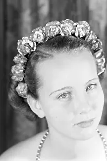 Ritratto della principessa del carnevale a Mainz nel 1938, in occasione del centenario dellassociazione di carnevale locale dominante, a casa di Nieder-Olm.