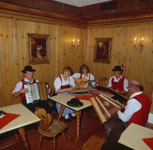 Bayrisch Drucke: BRD, bayern, Bayrisch. Wald, Schönberg, Volksmusikanten, Innenaufnahme