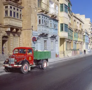 Malta Impressions: Malta, St Julian, H_user mit Erkerfenster