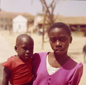 Afrika Imprime: Afrika, Kenya, woman and child
