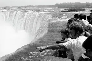 Gelander Imprime: An den Niagarafällen