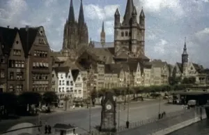 Impressions de Le Rheinufer avec le niveau de l'eau et la cathédrale ainsi que l'église Saint-Martin grand à Cologne en Allemagne au début du XXe siècle Jakob Volk Impressions: Köln