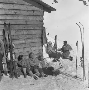 Sun Bathing Stampe: Skigebiet Bayern