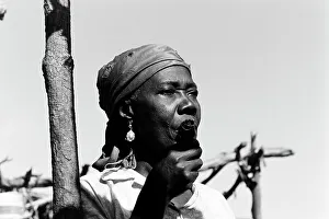 Mujer haitiana fumando su pipa, 1967.