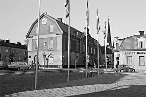 "Casa de la ciudad de Arboga" o también puede traducirse como "Ayuntamiento de Arboga". La palabra más común en España y América Latina es Casa Municipal