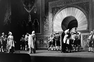Escena de ópera en el Teatro de Ópera en Roma; Italia, década de 1940.