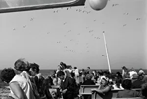 Les voyageurs de bateau à larrière