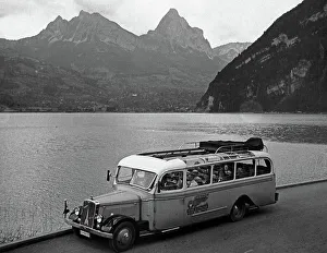 Ein Reisebus der Heimatfreunde Köln am Vierwaldstättersee, Schweiz in den 1930er Jahren.