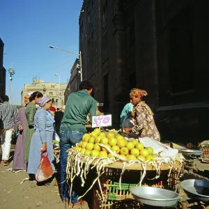 Strassenszene und Markttag zwischen Basar und Zitadelle in Kairo