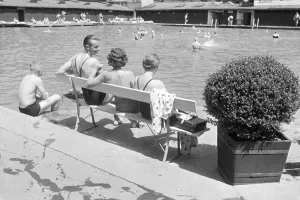 Sunbath Drucke: Stuttgart Bad