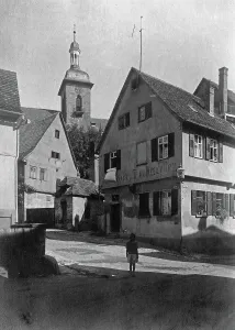Impressions de Vacation tour of Franconian cities during the 1920s near a church at Lauffen Jakob Volk Impressions: Villes franciques