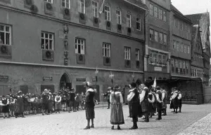 Impressions de Vacation tour of Franconian cities during the Twenties : Market dance at Nordlinge Jakob Volk Impressions: Villes franciques