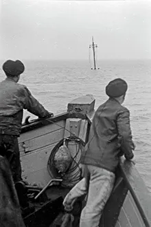 Travaux de démolition dun navire, chercheurs du naufrage à Emden en Basse-Saxe, Allemagne, 1950.