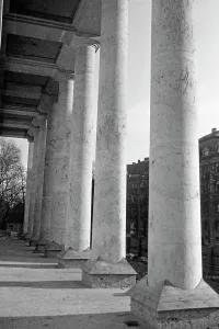 Paul Ludwig Troost Prints: Zu Besuch in München