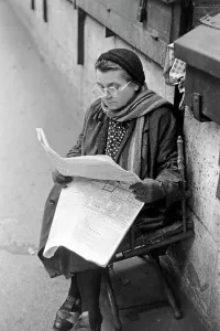 Newspaper Prints: Zu Besuch in Paris