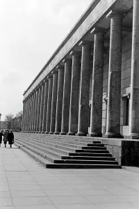 Paul Ludwig Troost Drucke: Zu Besuch in München